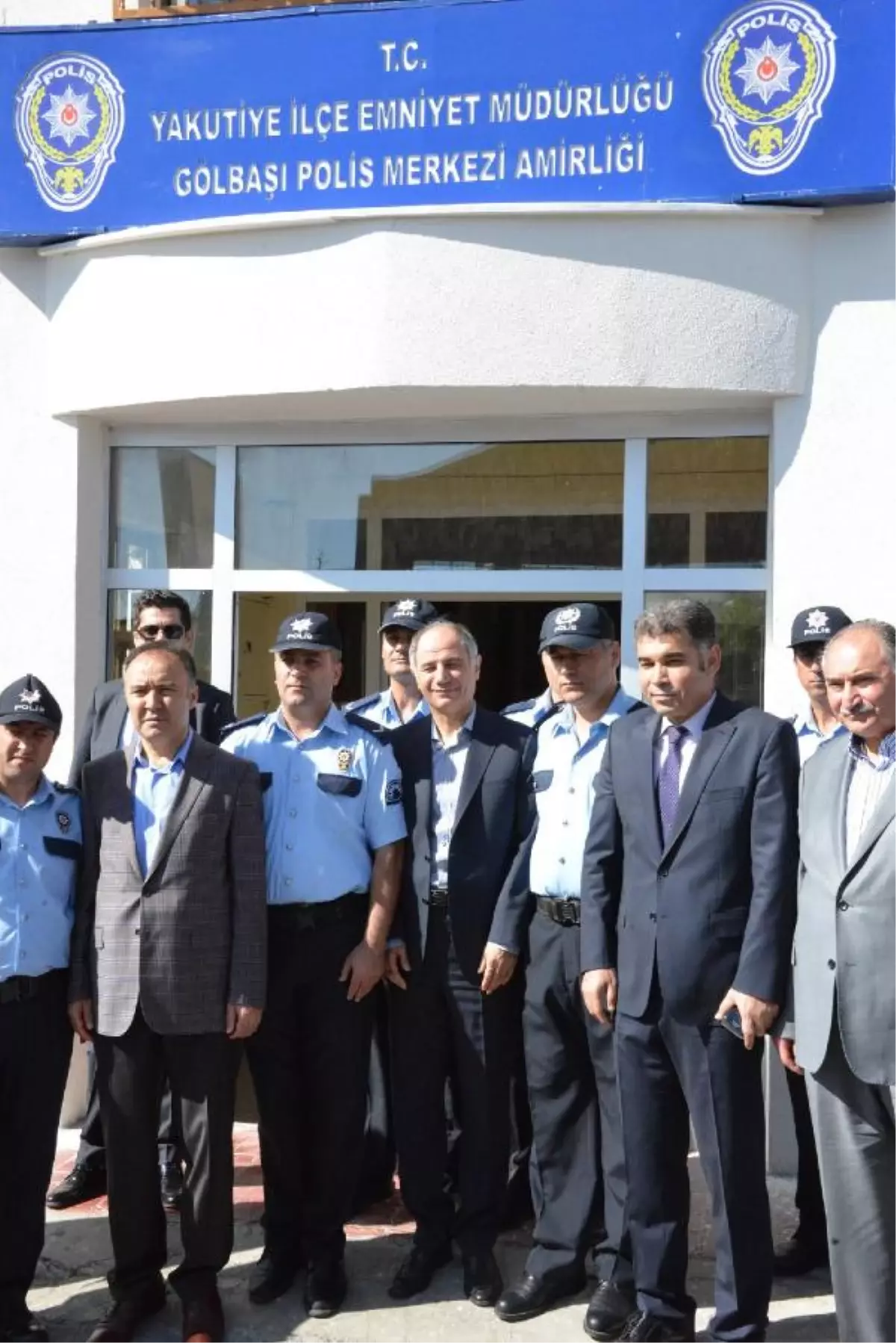 Bakan Ala, Erzurum\'da Polislerle Bayramlaştı