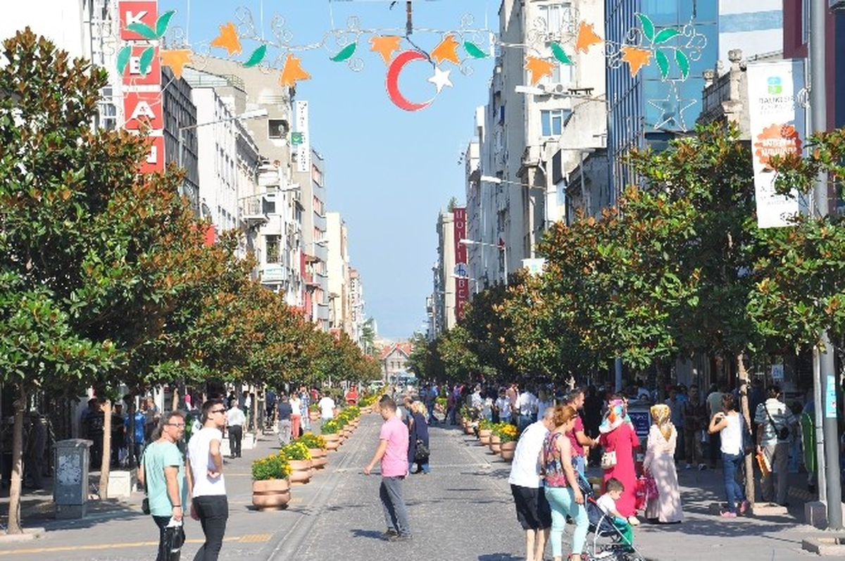 Balıkesir\'de Bayram Alışveriş Yoğunluğu Yaşandı