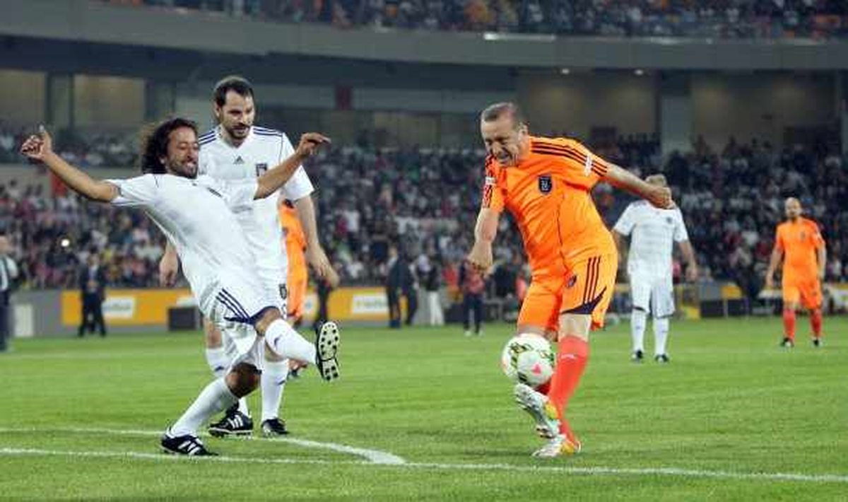Başbakan\'dan Gol Şov...Messi\'yi Kıskandırdı