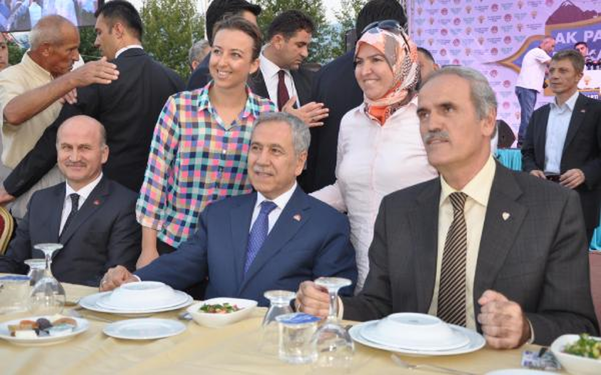 Başbakan Yardımcısı Arınç: "Chp\'li ve MHP\'li Arkadaşlarımıza \'Başbakanımıza Oy Ver\' Demek Seçim...