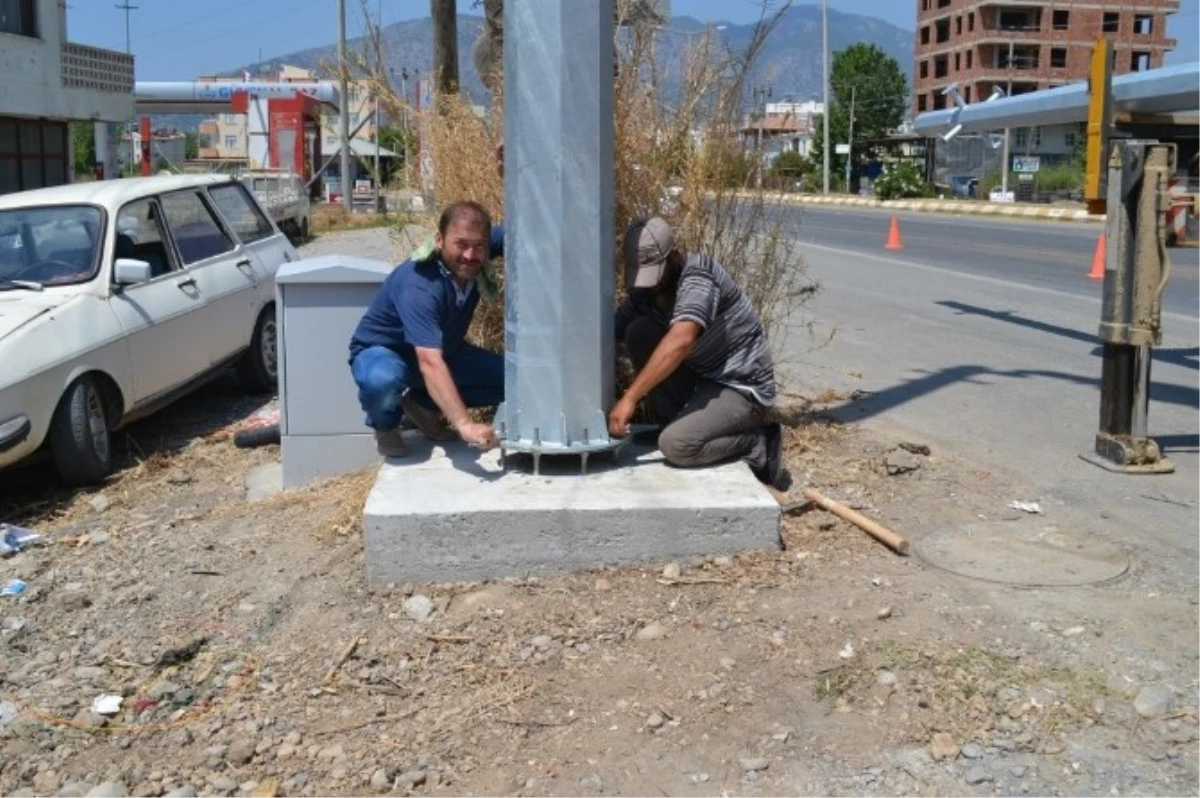 Bozyazı\'ya Mobese Kamera Sistemi Direkleri Dikildi