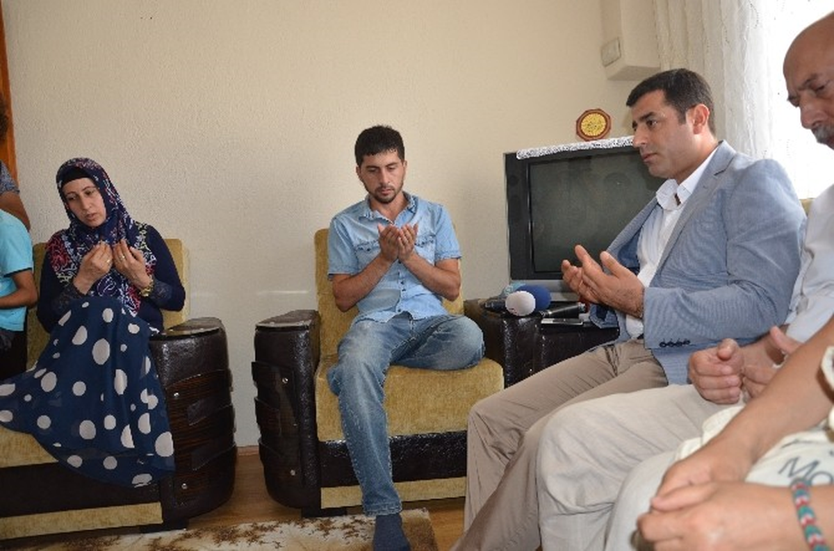 Cumhurbaşkanı Adayı Demirtaş\'tan Soma\'ya Bayram Ziyareti