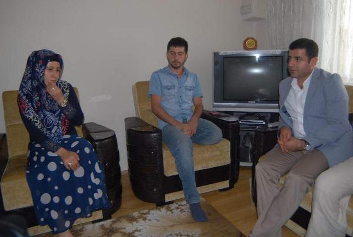 Cumhurbaşkanı Adayı Selahattin Demirtaş; Soma\'yı Ziyaret Etti