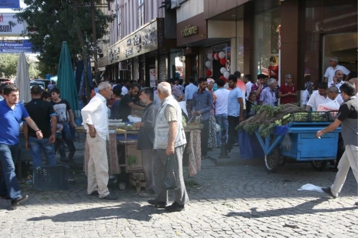 Diyarbakır\'da Bayram Alışverişi Esnafı Sevindirdi