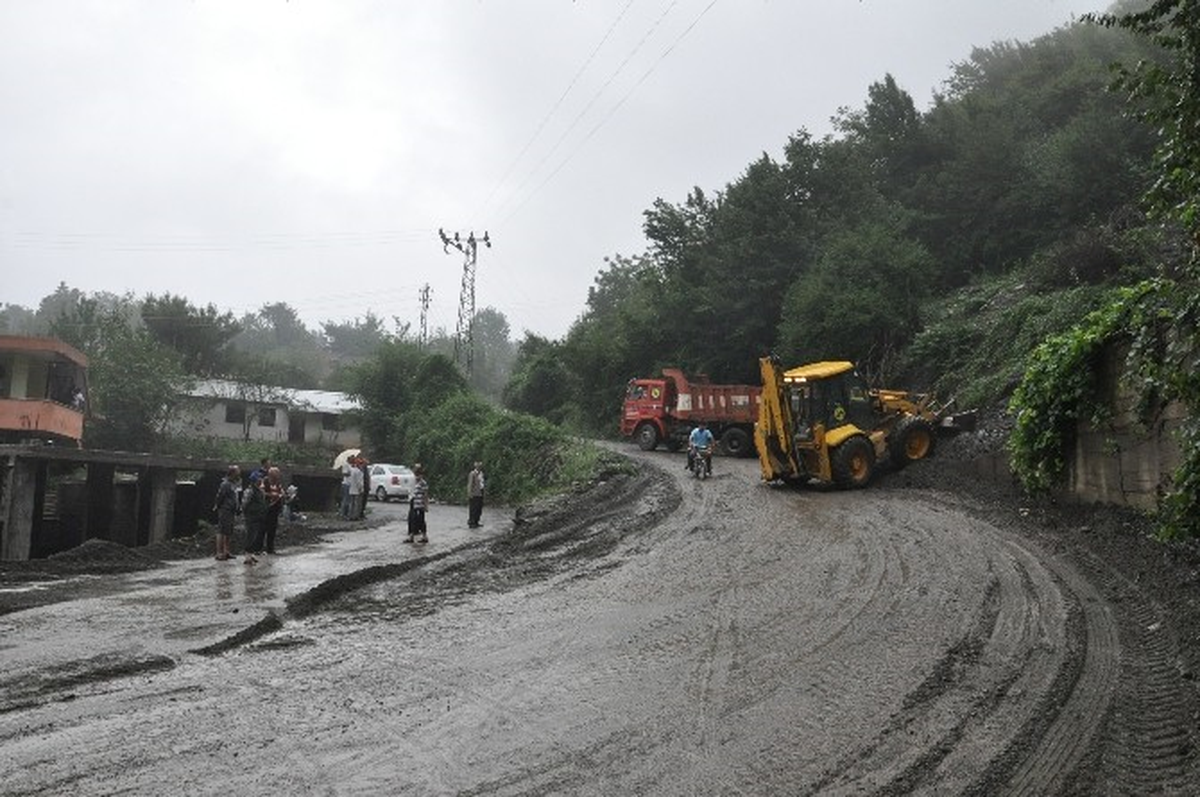 Dörtyol\'da Yağmur Yayla Yolunu Kapattı