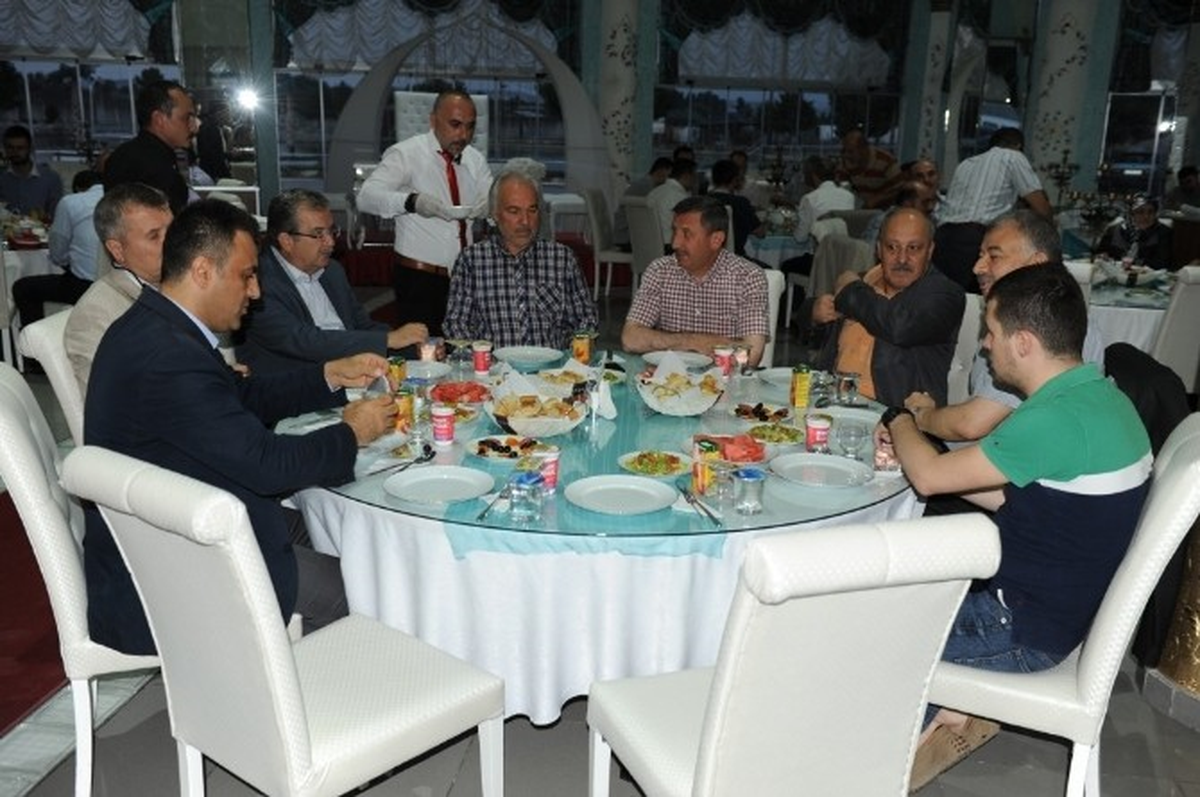 Ensar Vakfı\'ndan İftar