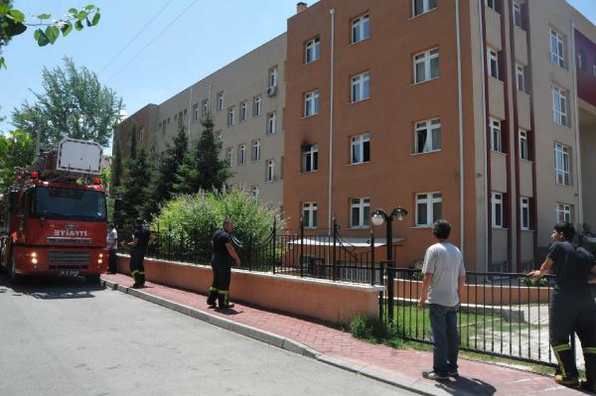 Eskişehir Milli Eğitim Binasında Yangın
