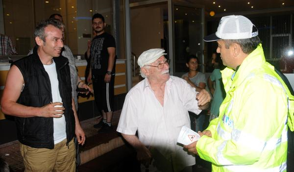 Giresun Polisinden Yorgun Sürücülere Çay- Kahve Molası
