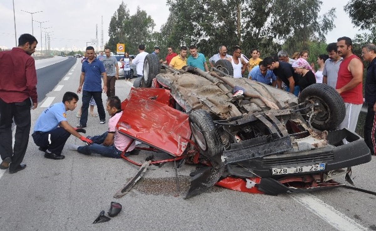 Hurdaya Dönen Otomobilden Sağ Çıktılar