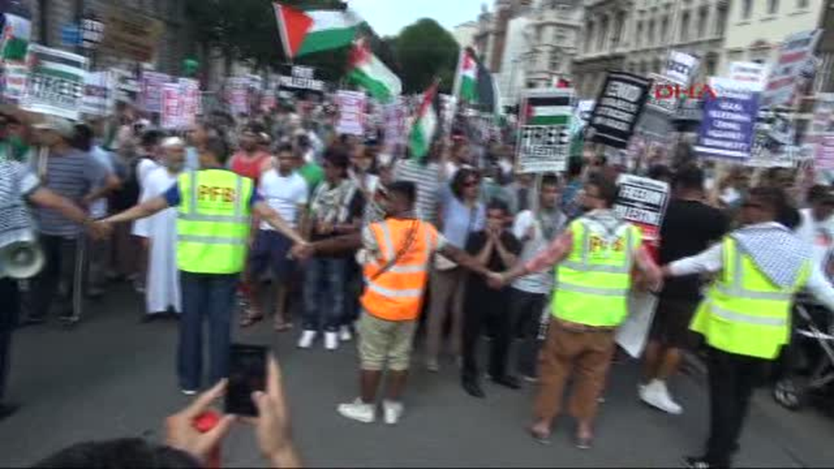 İngiliz Parlamentosu Önünde İsrail Protesto Edildi