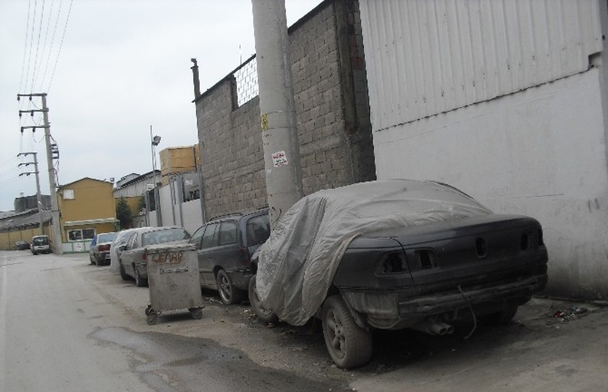 İzmit\'te Hurda Araçlar Toplanıyor