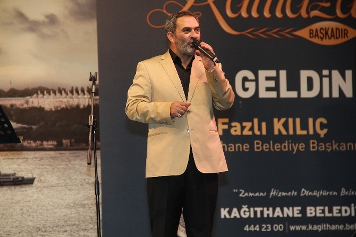 Kağıthanelilere Dursun Ali Erzincanlı\'dan Şiir ve Naat Gecesi