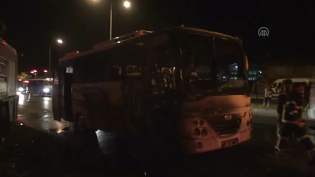 Manavgat\'ta turistleri taşıyan tur otobüsü yandı -