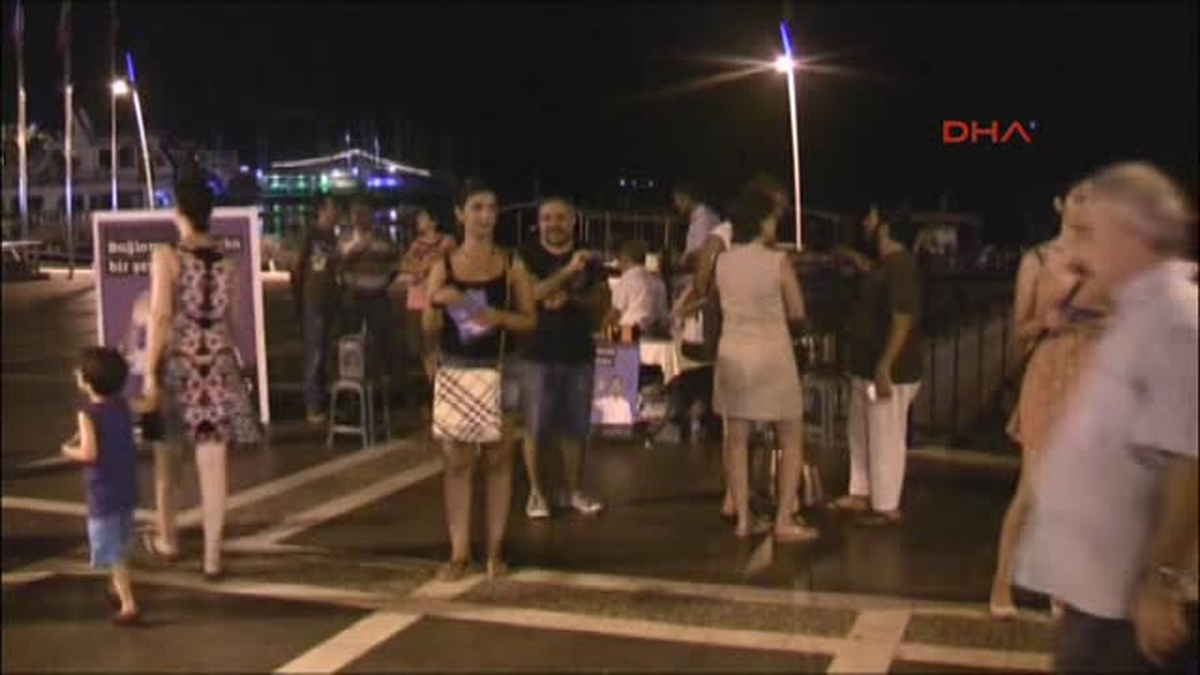 Marmaris\'te Hdp Cumhurbaşkanı Adayına Destek Standı