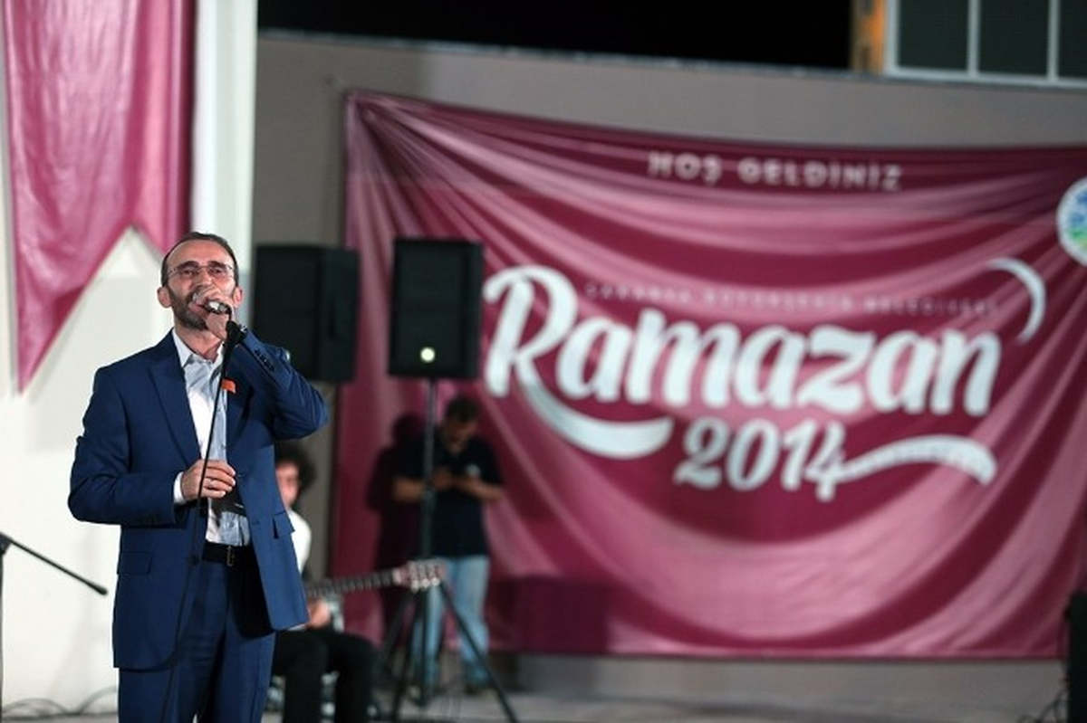 Ömer Karaoğlu, Açık Hava Sahnesi\'nde Sevenleri ile Buluştu