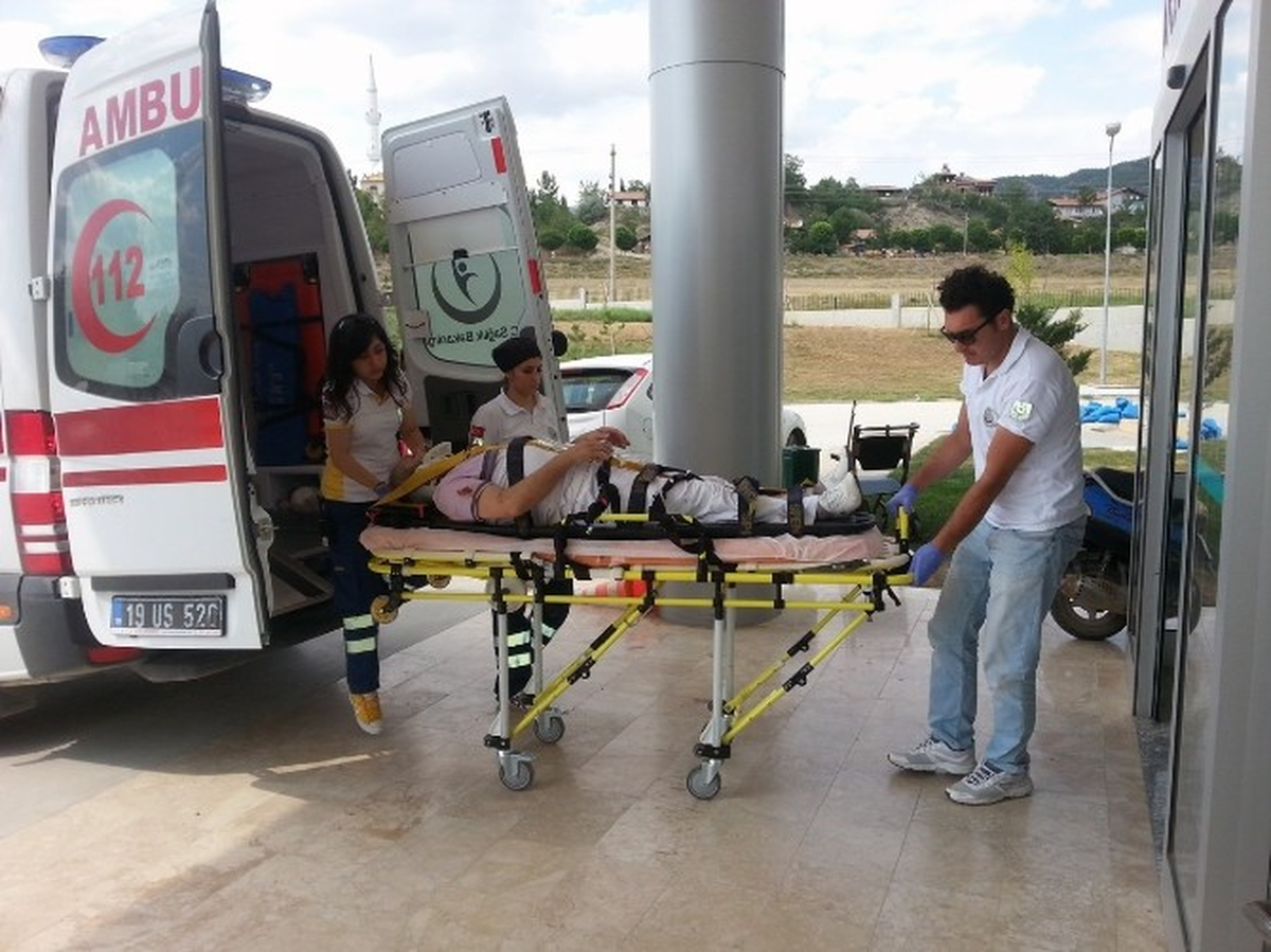 Osmancık\'ta Trafik Kazası: 3 Yaralı