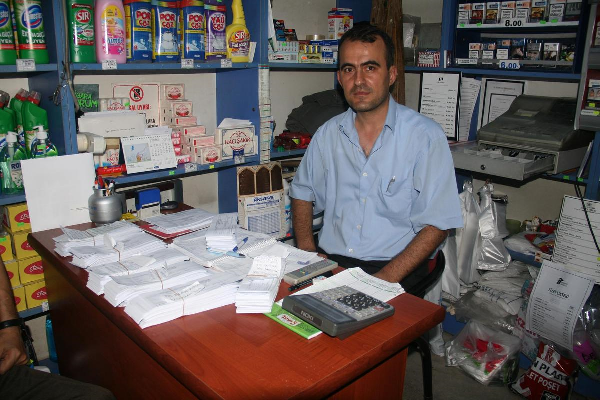 Seçmen Bilgi Kağıtları Dağıtılıyor