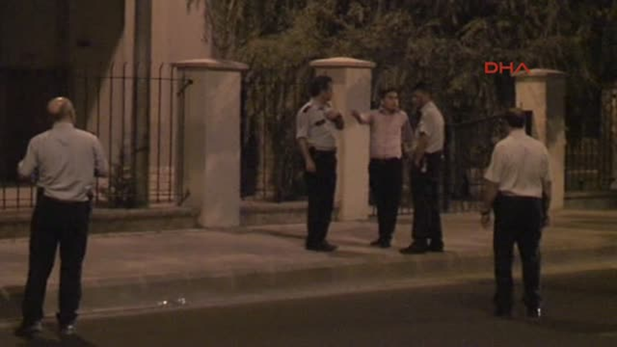 Şehitlikte Hüzünlü Ziyaret