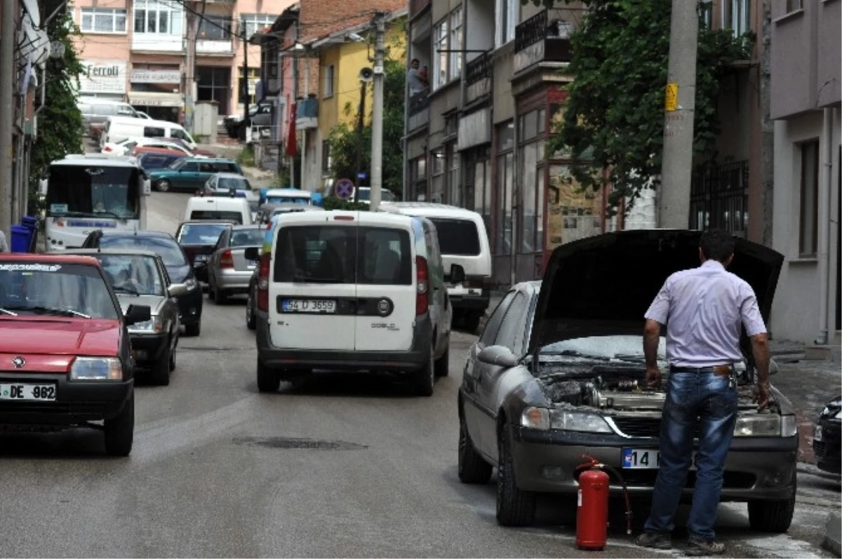 Seyir Halindeki Otomobil Alev Aldı