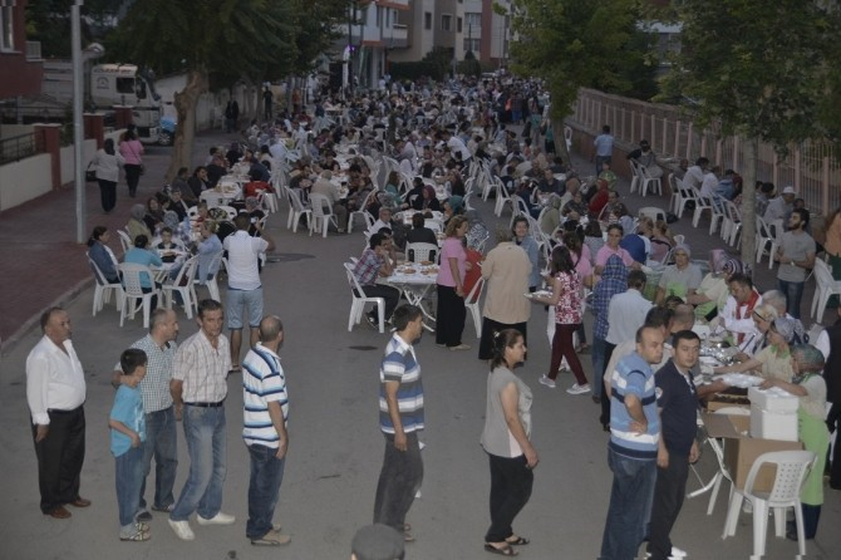 Son Sokak İftarı Bahçelievler\'de Kuruldu