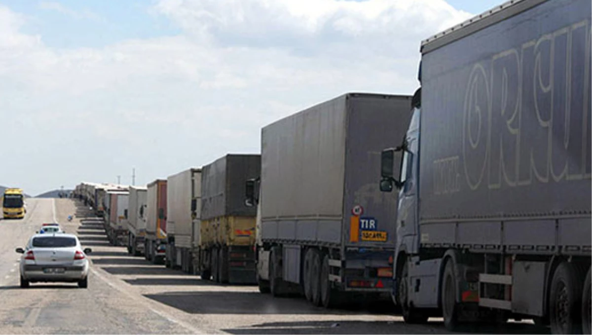 Türkiye-İran Sınırında Araç Yoğunluğu
