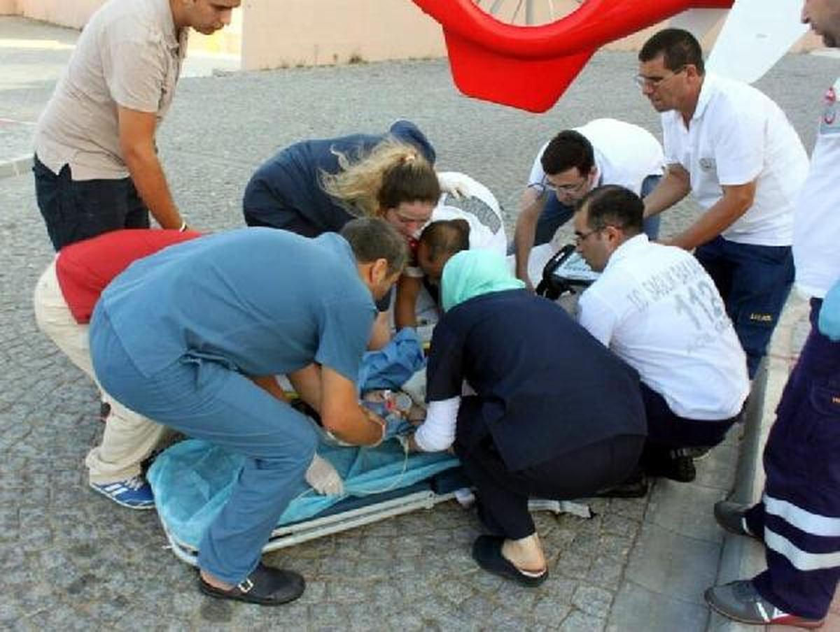 Üzerine Çaydanlık Devrilen Minik Nergis Haşlandı