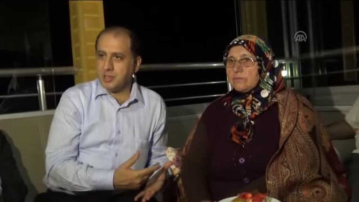 Vali Çomaktekin\'den Solingen\'de 5 ferdini kaybeden Genç ailesine ziyaret -