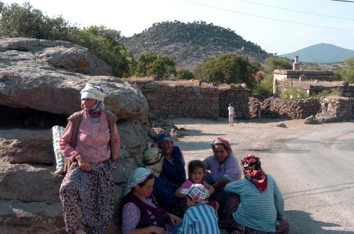 Yörükler Asırlık Kıyafetlerinden Vazgeçmiyor