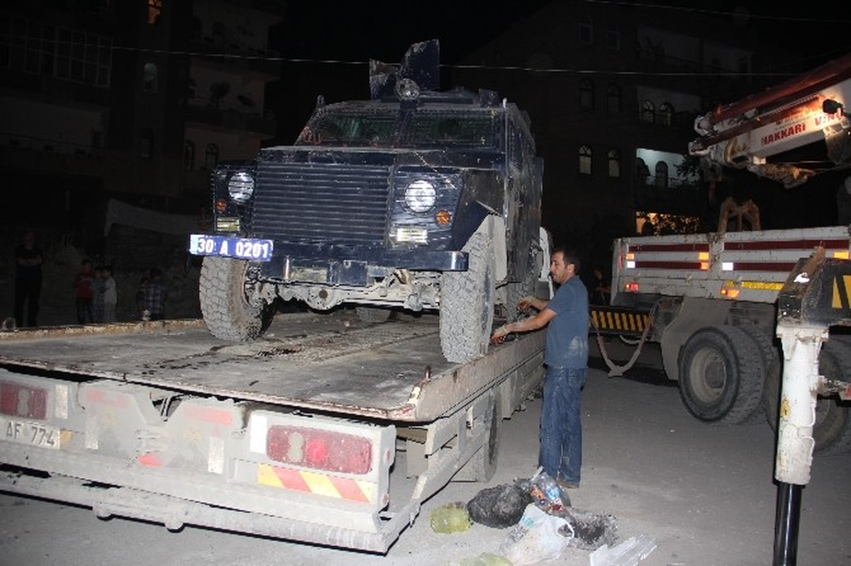 Zırhlı Araç Uçuruma Yuvarlandı: 2 Yaralı