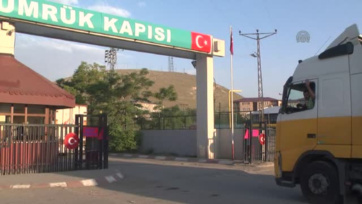 Ağrı\'da Araç Kuyruğunda Bayram Sevinci
