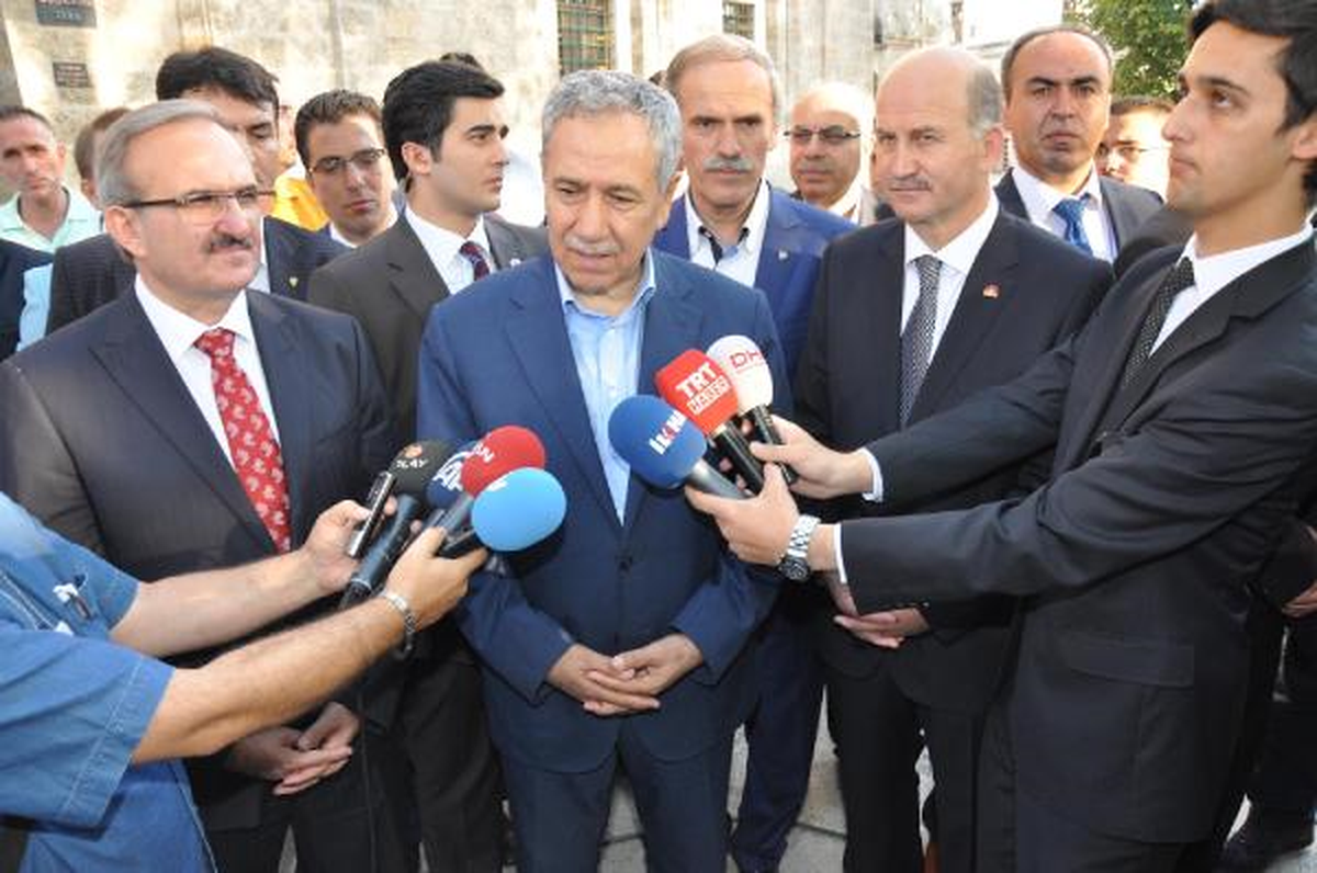 Arınç, Bayram Namazını Bursa Ulu Cami\'de Kıldı