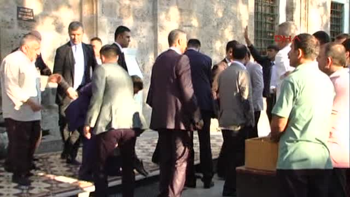Arınç, Bayram Namazını Bursa Ulu Camii\'de Kıldı
