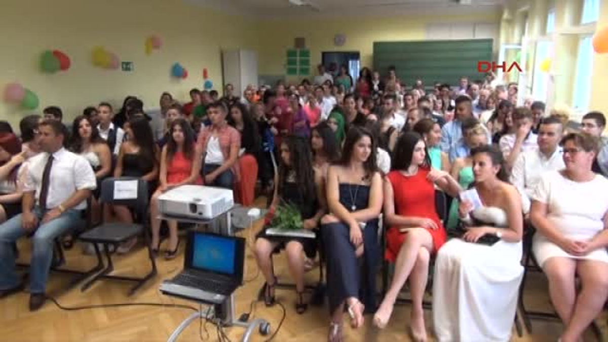 Baden Württemberg Eyaletinde Öğrenciler Karnelerini Aldı