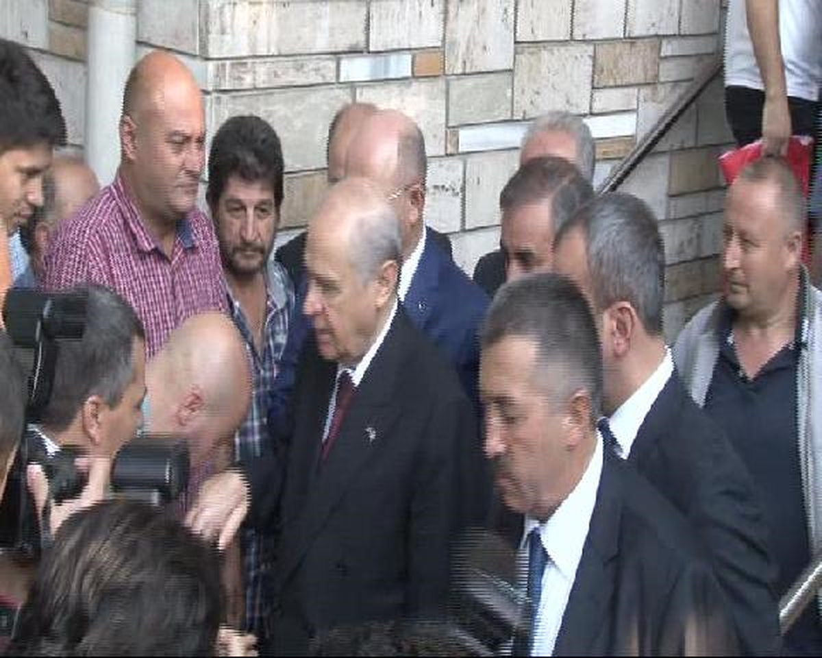 Bahçeli Bayram Namazını Gazi Camisinde Kıldı