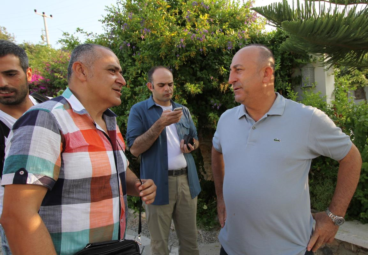 Bakan Çavuşoğlu Bayram Namazını Alanya\'da Kıldı