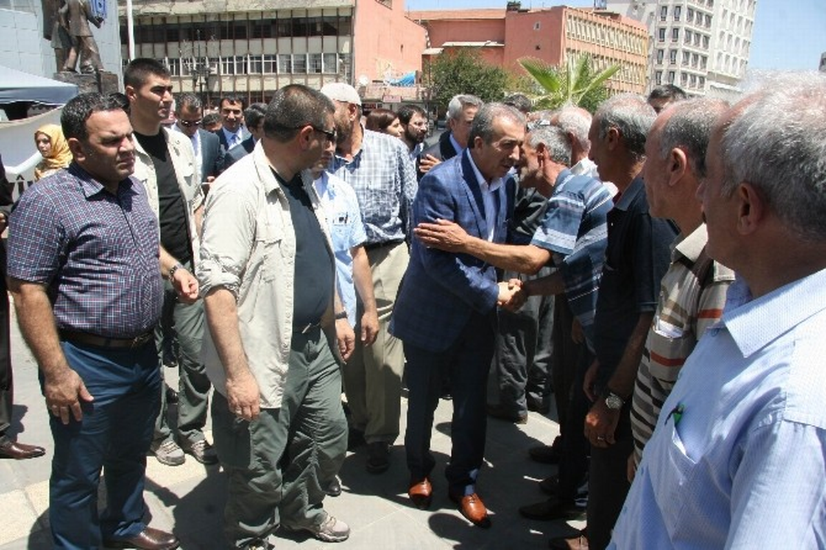 Bakan Eker\'den Eylem Yapan Ailelere Ziyaret