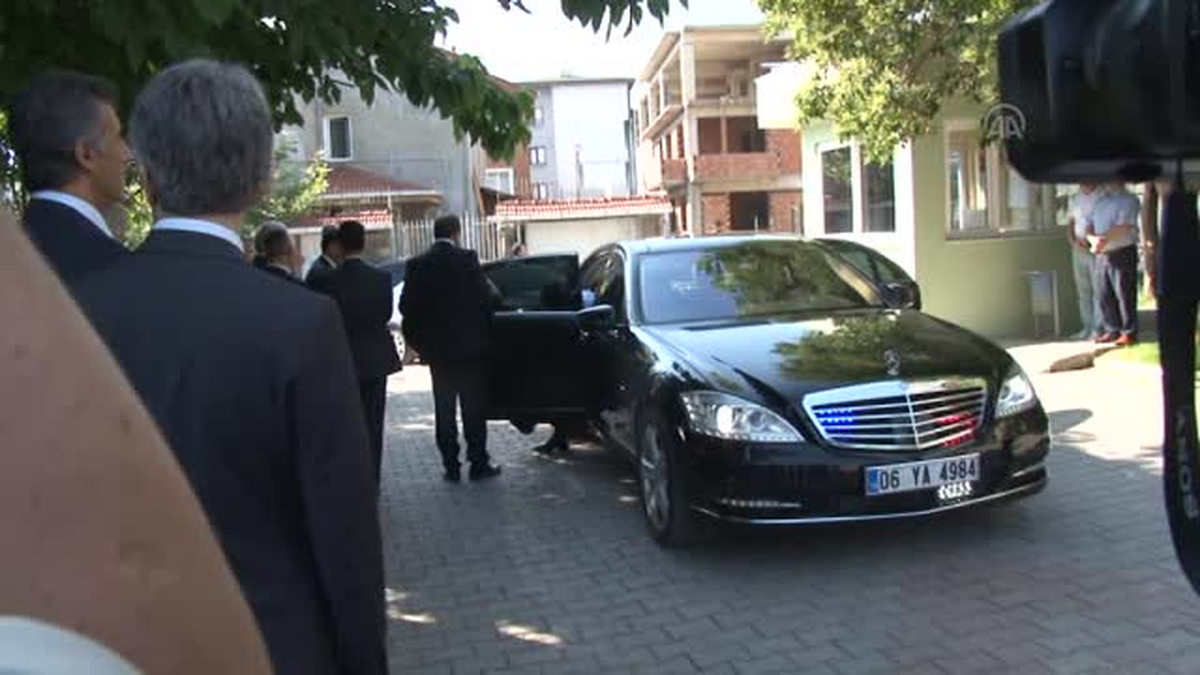 Bakan Işık, huzurevindeki vatandaşlarla bayramlaştı -