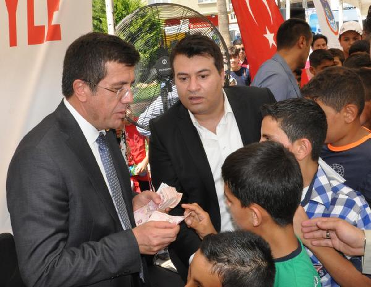 Bakan Zeybekci\'den Çocuklara 10 Lira Bayram Harçlığı