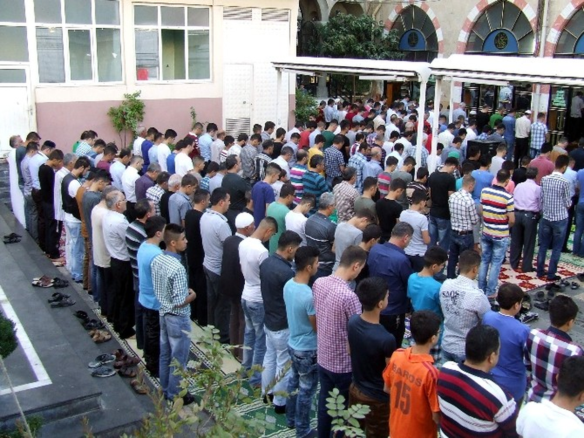 Malatya\'da Bayram Namazında Camiler Doldu Taştı