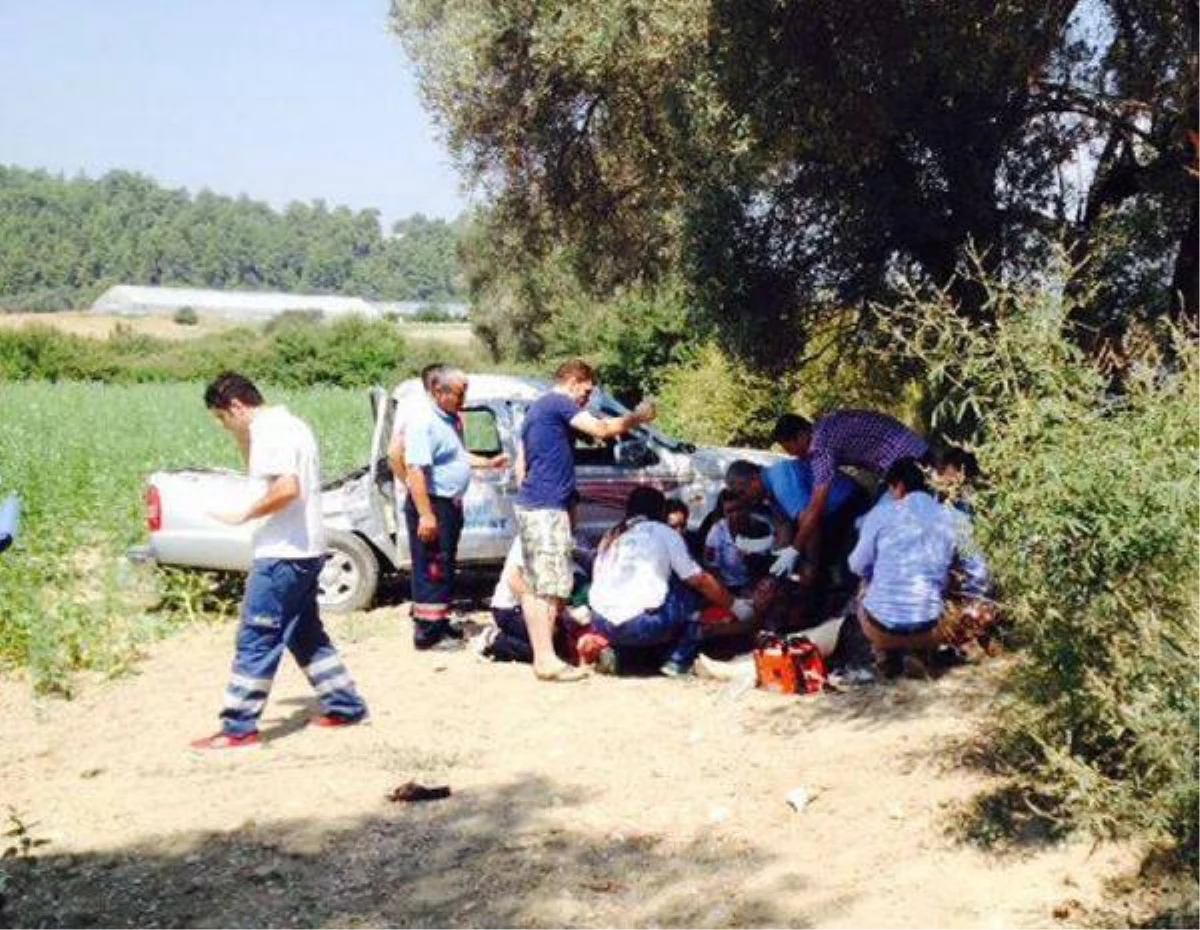 Antalya\'da Bayram Ziyaretinde Kaza: 2 Ölü, 4 Yaralı