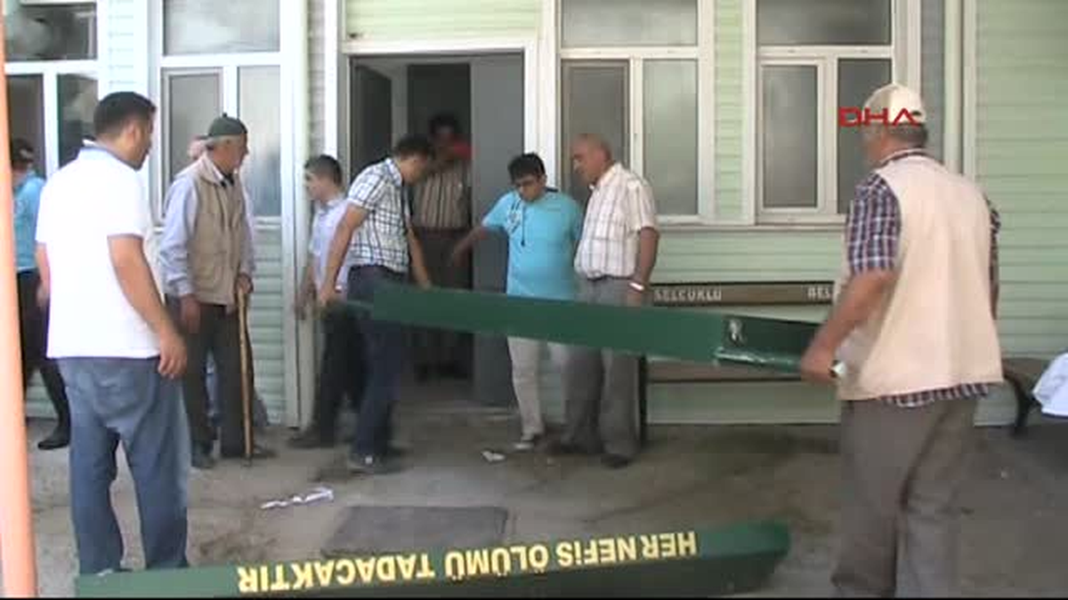 Çaya Düşen Çocuğu Kurtarmak İsteyen, Baba, Ağabey ve Amca da Suda Kayboldu