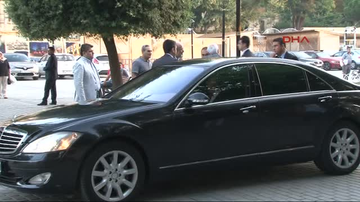 Cumhurbaşkanı Gül, Bayram Namazını Sultanahmet Camisinde Kıldı