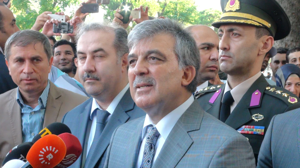 Cumhurbaşkanı Gül Konuşurken "Başbakan Abdullah Gül" Sloganları