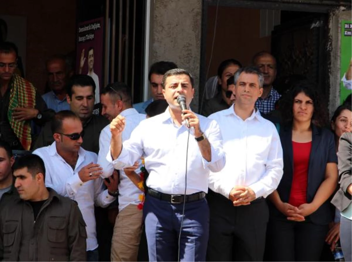 Demirtaş, Vedat Aydın'ın Mezarını Ziyaret Etti (3)