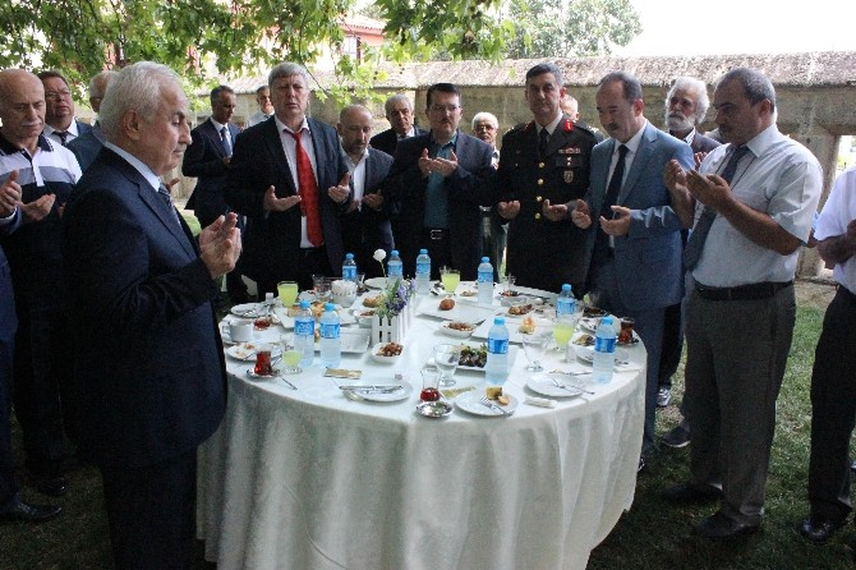 Edirne Protokolü, Selimiye Camii Bahçesinde Bayramlaştı