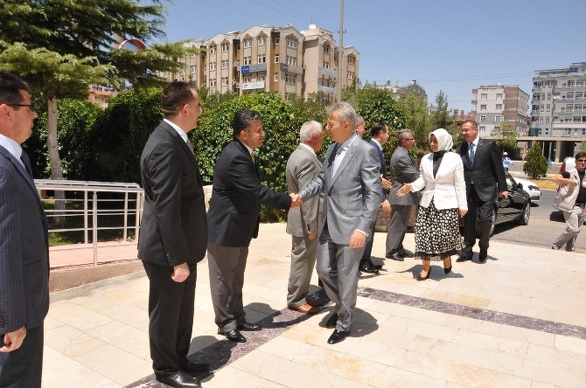 Eski Bakan Güler, Mardin\'de Bayramlaşma Törenine Katıldı