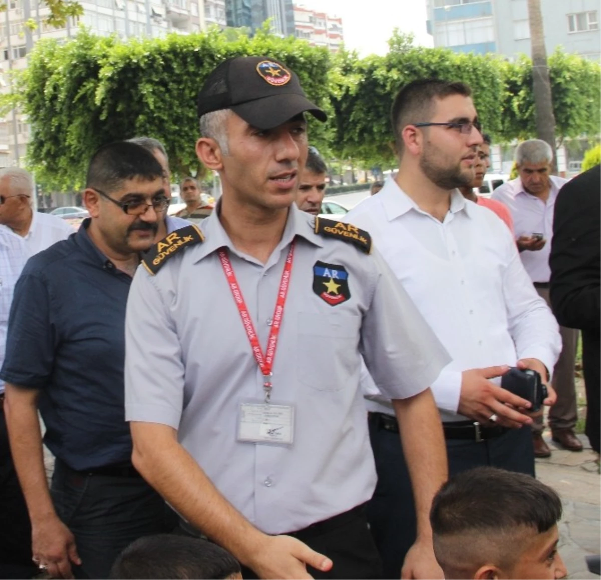 Güvenlikçinin Kovduğu Çocuk Bakandan Futbol Sahası İstedi