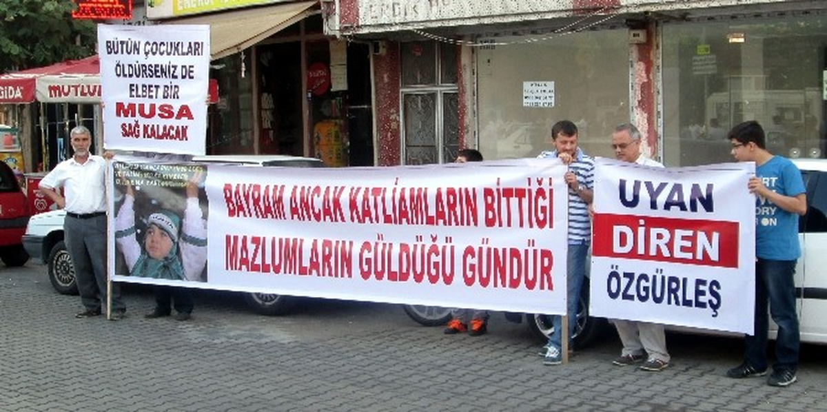 Karacabey\'de Bayram Namazında Sessiz Gazze Eylemi