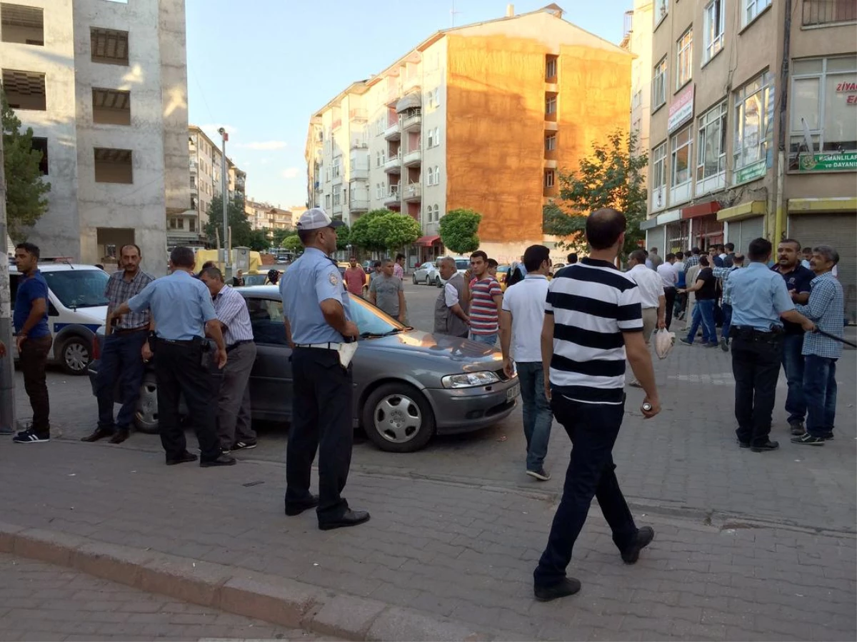 Kırşehir\'de Bıçaklı Sopalı Kavga: 5 Yaralı