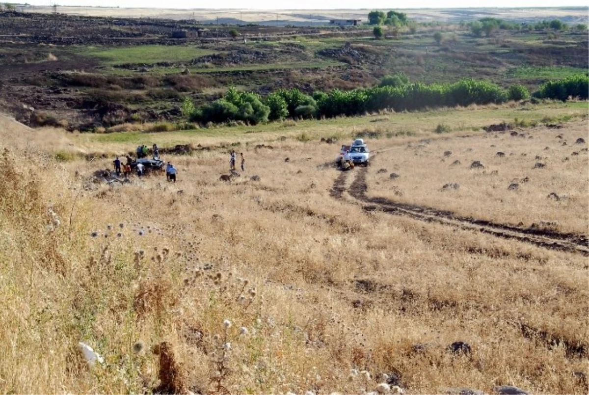 Şanlıurfa\'da Otomobil Bir Aileye Mezar Oldu